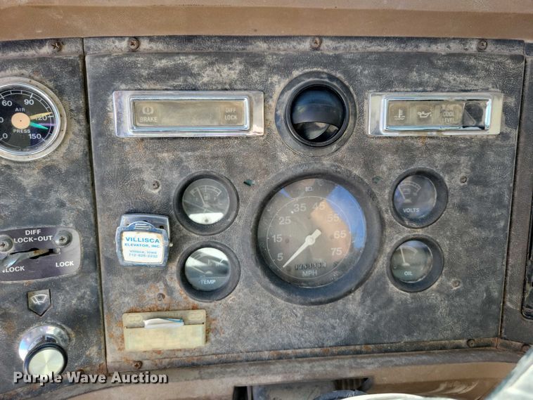 image for item DX6602 1988 Ford L8000 truck cab and chassis