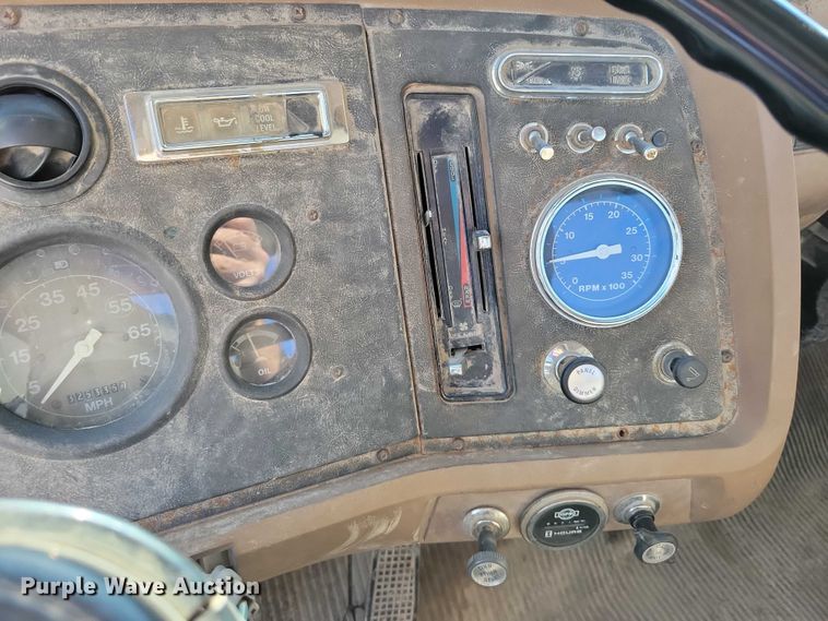 image for item DX6602 1988 Ford L8000 truck cab and chassis