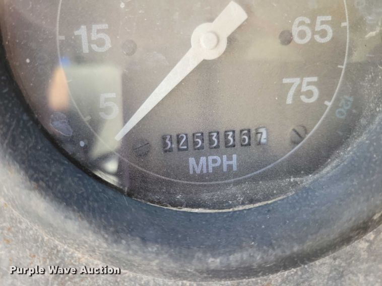 image for item DX6602 1988 Ford L8000 truck cab and chassis