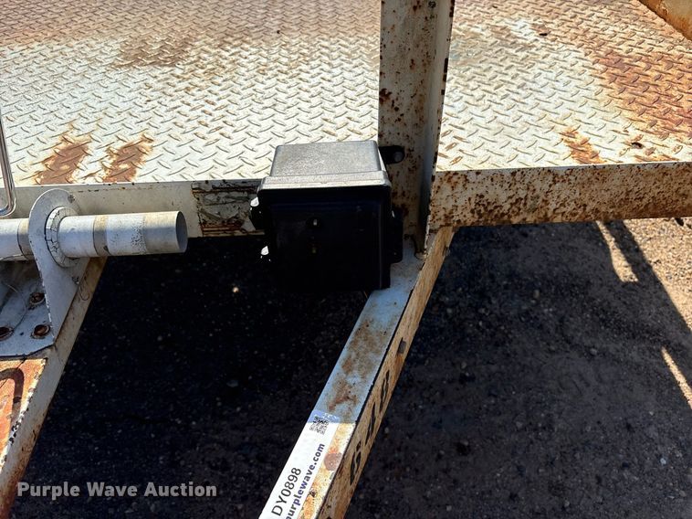 image for item DY0898 1999 Road Clipper utility trailer