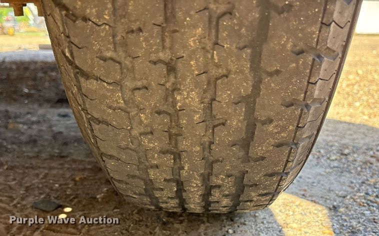 image for item DY0898 1999 Road Clipper utility trailer