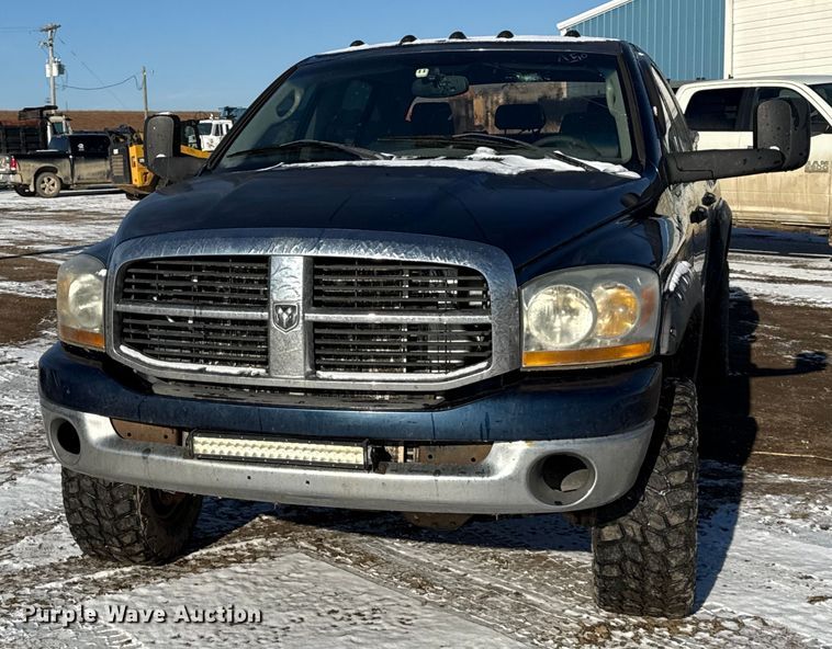 image for item DY8438 2006 Dodge Ram 2500 Mega Cab pickup truck