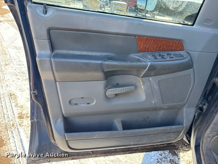 image for item DY8438 2006 Dodge Ram 2500 Mega Cab pickup truck