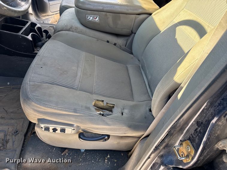 image for item DY8438 2006 Dodge Ram 2500 Mega Cab pickup truck