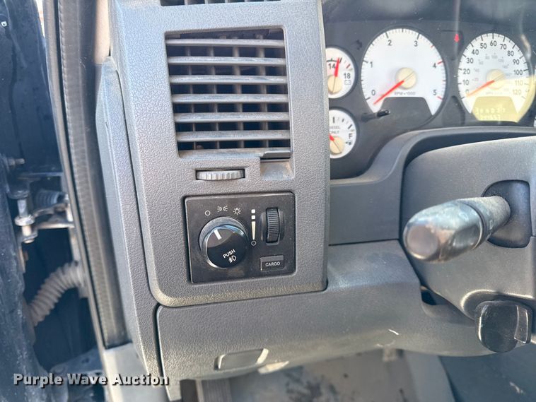 image for item DY8438 2006 Dodge Ram 2500 Mega Cab pickup truck