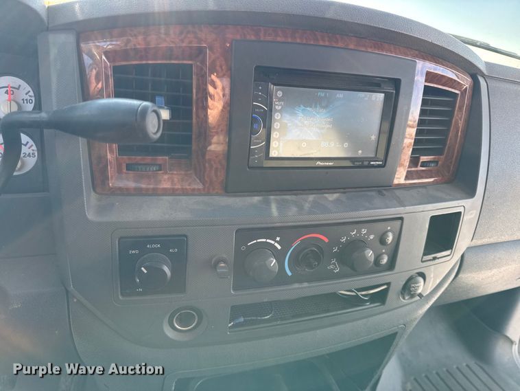 image for item DY8438 2006 Dodge Ram 2500 Mega Cab pickup truck