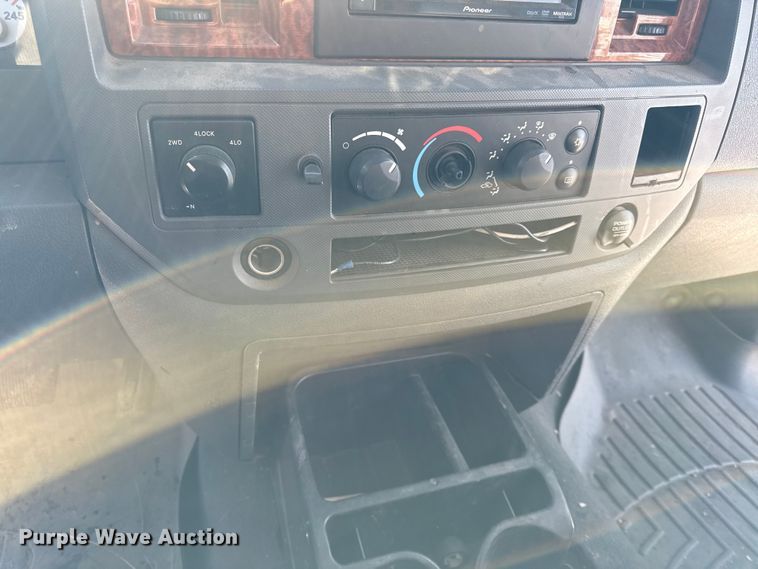 image for item DY8438 2006 Dodge Ram 2500 Mega Cab pickup truck