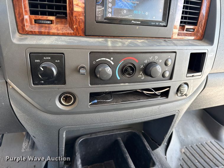 image for item DY8438 2006 Dodge Ram 2500 Mega Cab pickup truck