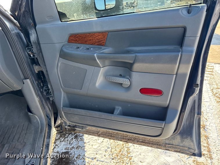 image for item DY8438 2006 Dodge Ram 2500 Mega Cab pickup truck