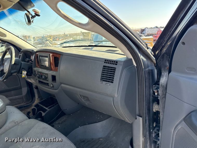 image for item DY8438 2006 Dodge Ram 2500 Mega Cab pickup truck