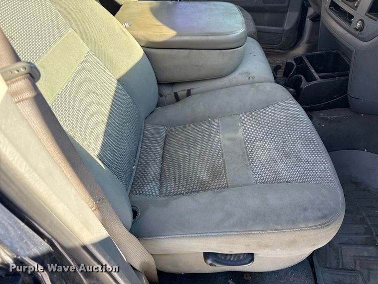 image for item DY8438 2006 Dodge Ram 2500 Mega Cab pickup truck