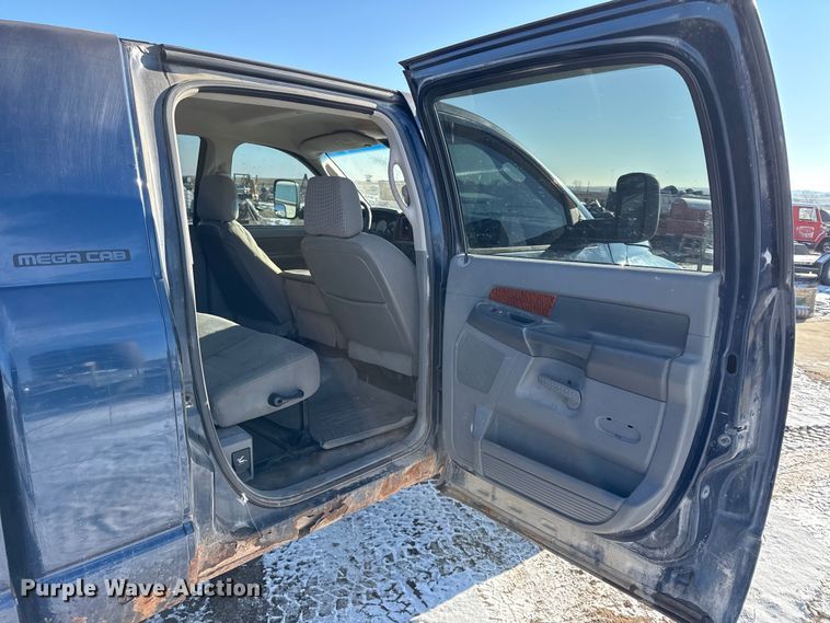image for item DY8438 2006 Dodge Ram 2500 Mega Cab pickup truck
