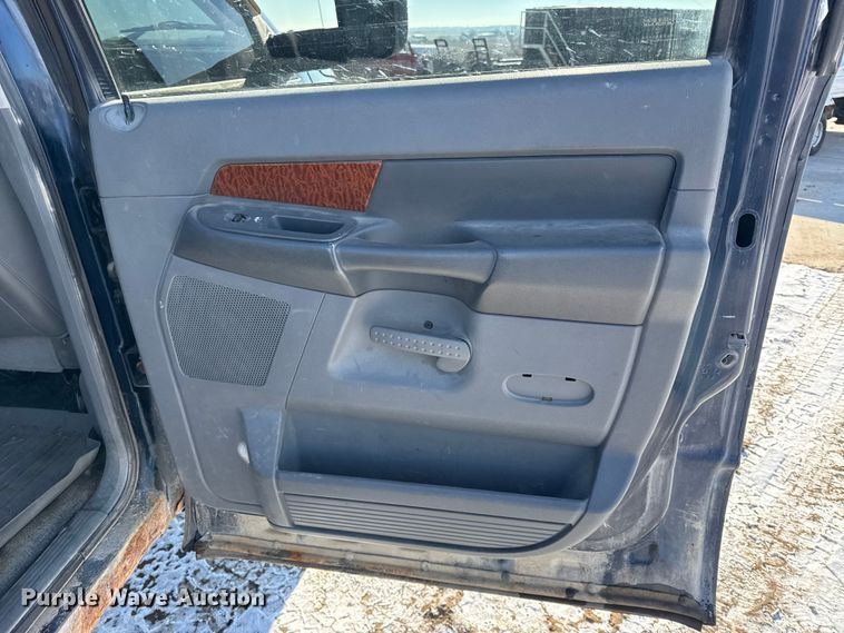 image for item DY8438 2006 Dodge Ram 2500 Mega Cab pickup truck