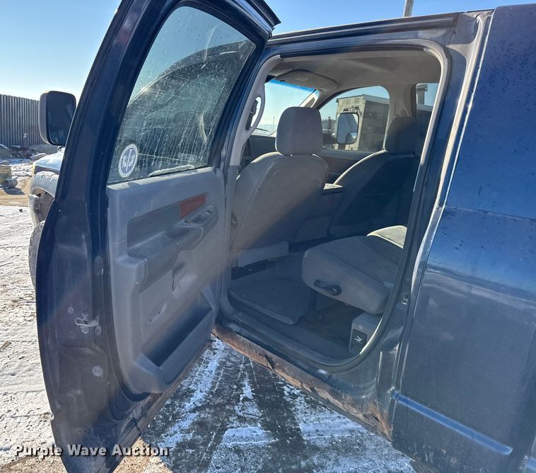 image for item DY8438 2006 Dodge Ram 2500 Mega Cab pickup truck