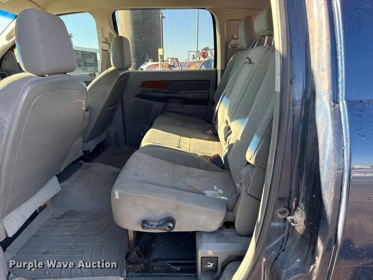 image for item DY8438 2006 Dodge Ram 2500 Mega Cab pickup truck