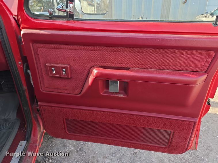 image for item DZ3659 1993 Dodge Ram Charger SUV