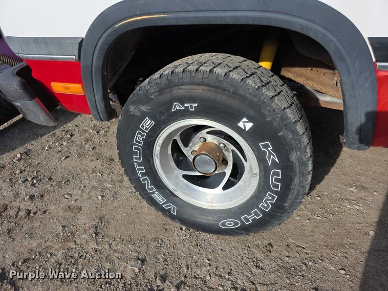 image for item DZ3659 1993 Dodge Ram Charger SUV