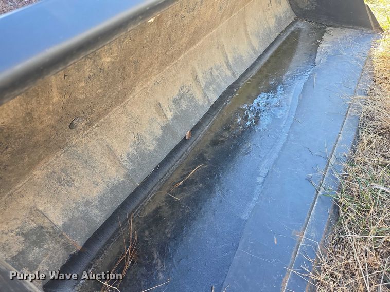 image for item DZ3664 2022 New Holland 210SM skid steer bucket