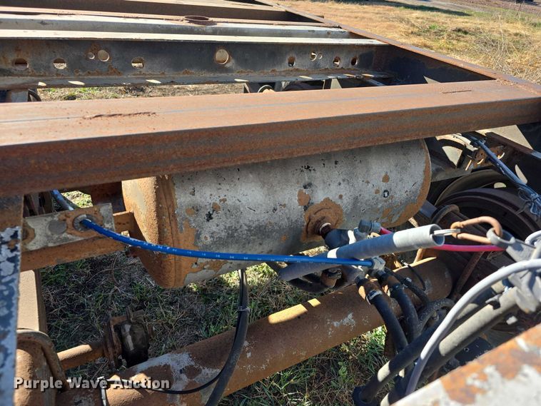 image for item DZ3665 1999 Hutch rear axle assembly