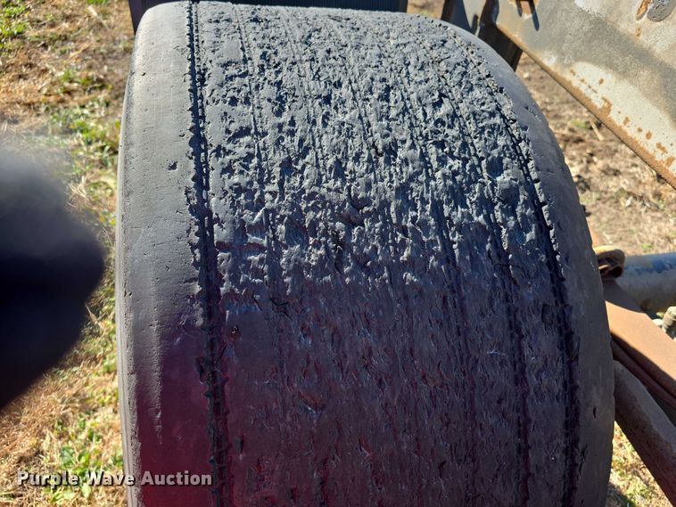 image for item DZ3665 1999 Hutch rear axle assembly