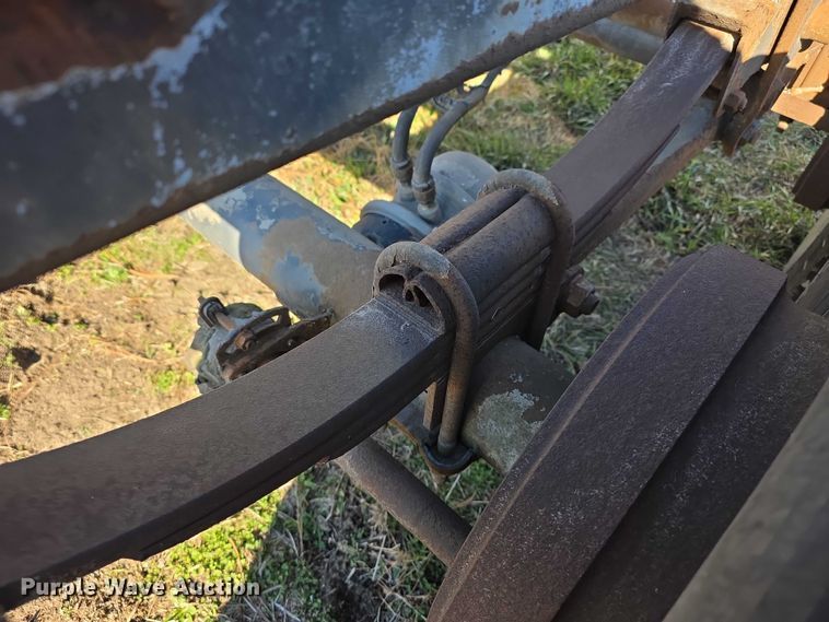 image for item DZ3665 1999 Hutch rear axle assembly