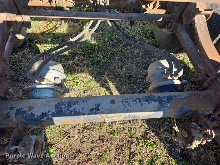 image for item DZ3665 1999 Hutch rear axle assembly