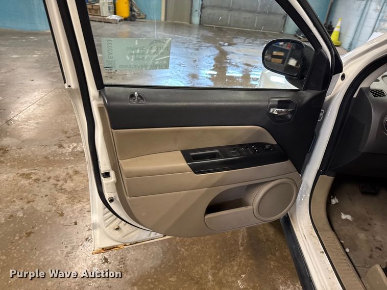 image for item EA2033 2010 Jeep Compass SUV