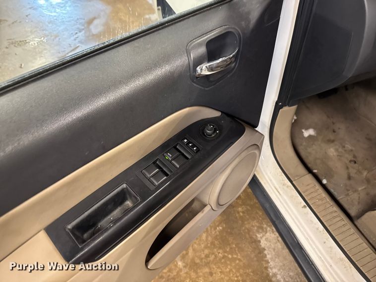 image for item EA2033 2010 Jeep Compass SUV