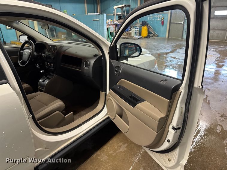 image for item EA2033 2010 Jeep Compass SUV