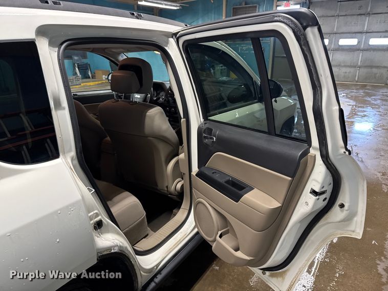 image for item EA2033 2010 Jeep Compass SUV