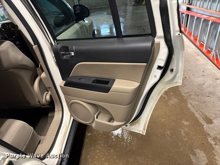 image for item EA2033 2010 Jeep Compass SUV