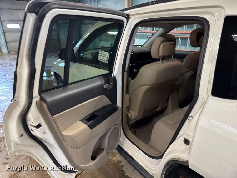 image for item EA2033 2010 Jeep Compass SUV