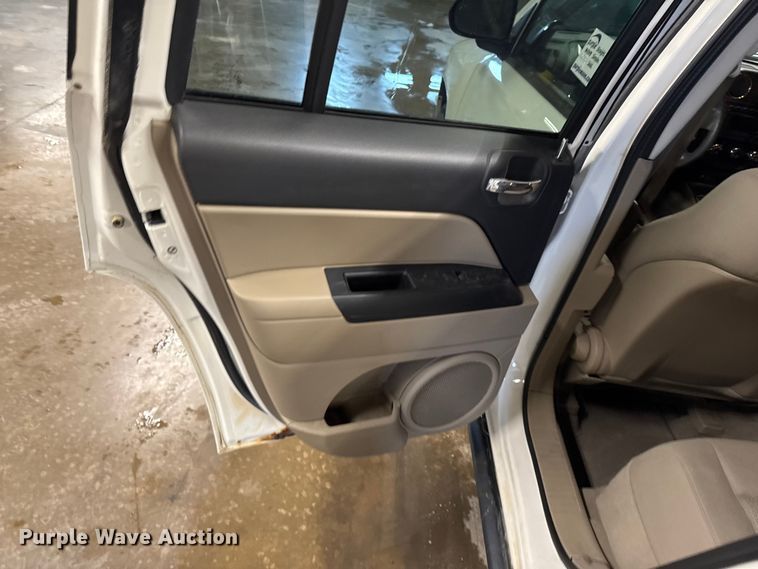 image for item EA2033 2010 Jeep Compass SUV