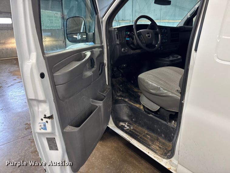 image for item EA2034 2013 GMC Savana G2500 van