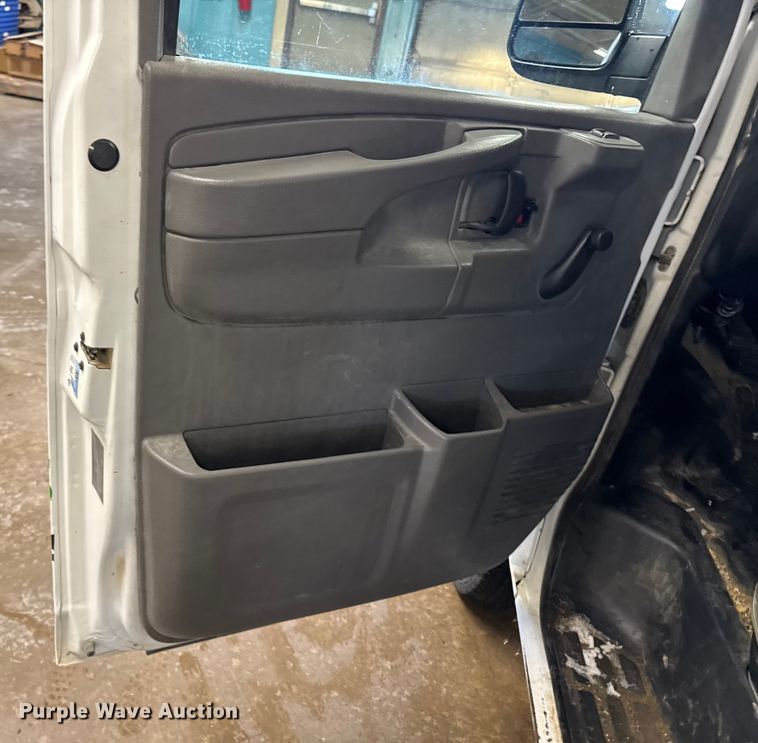 image for item EA2034 2013 GMC Savana G2500 van