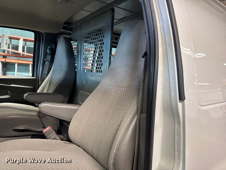 image for item EA2034 2013 GMC Savana G2500 van