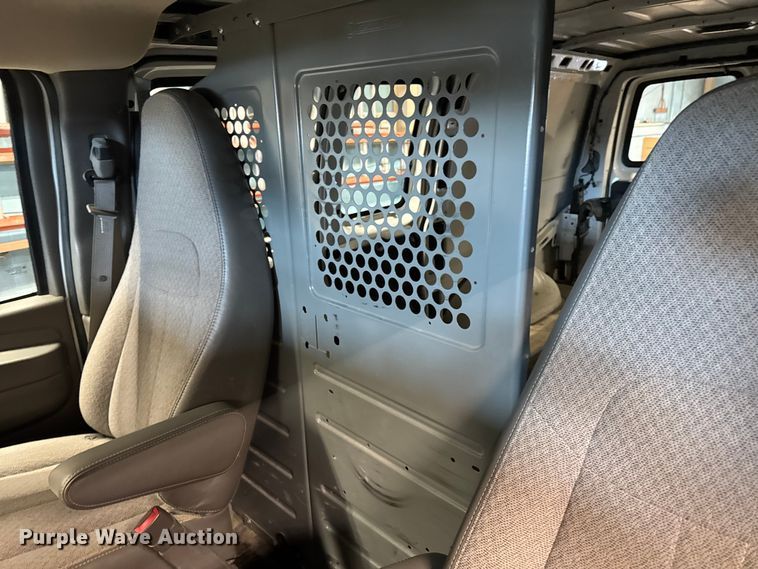 image for item EA2034 2013 GMC Savana G2500 van