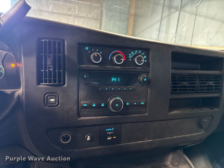 image for item EA2034 2013 GMC Savana G2500 van