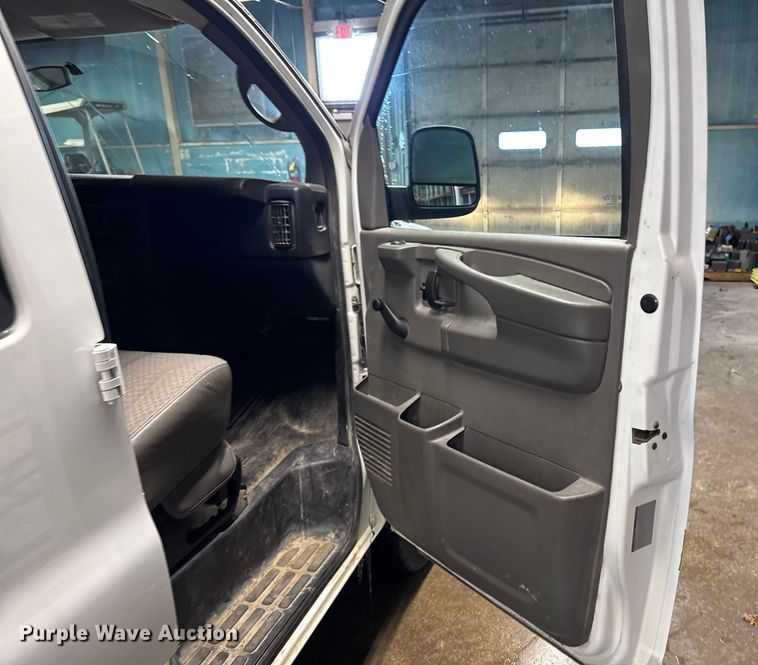 image for item EA2034 2013 GMC Savana G2500 van