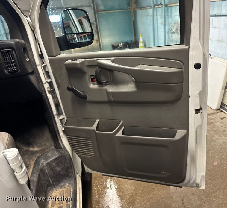 image for item EA2034 2013 GMC Savana G2500 van