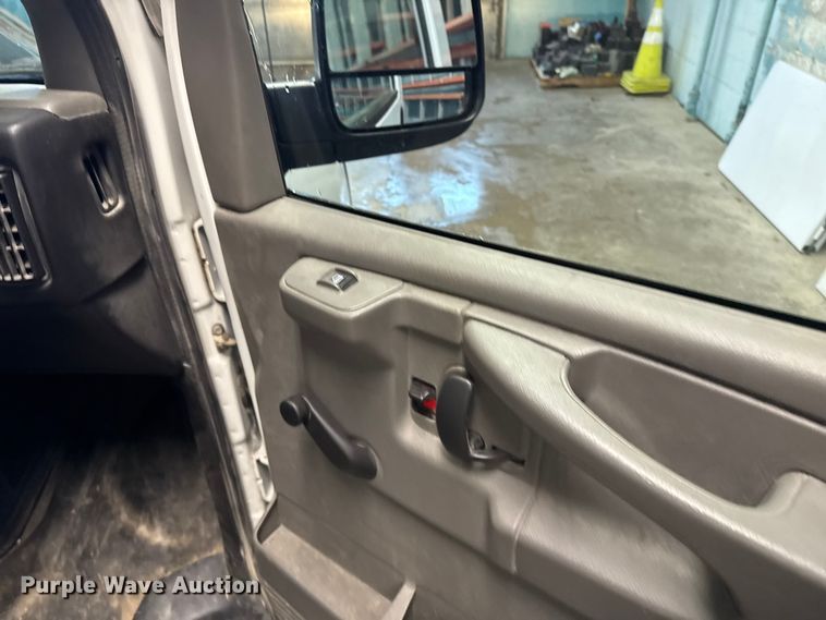 image for item EA2034 2013 GMC Savana G2500 van