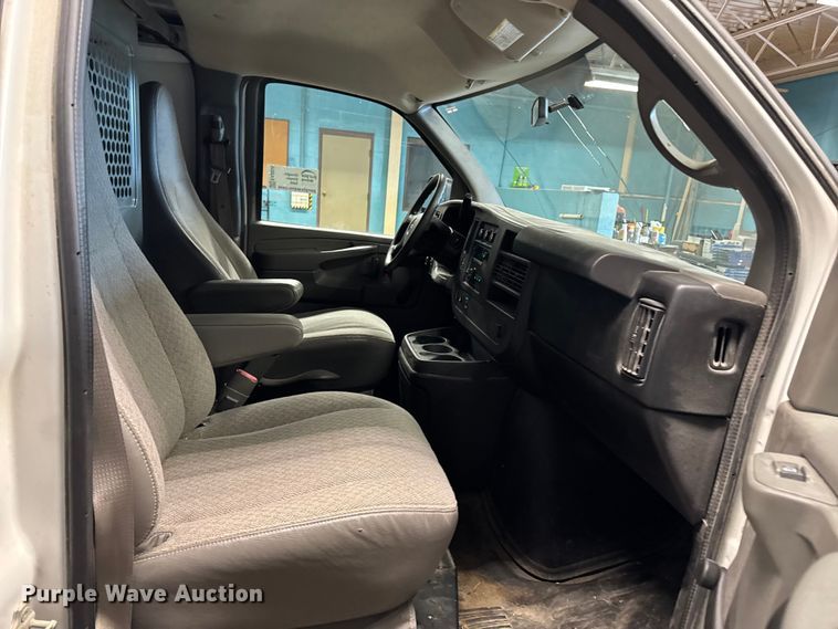 image for item EA2034 2013 GMC Savana G2500 van