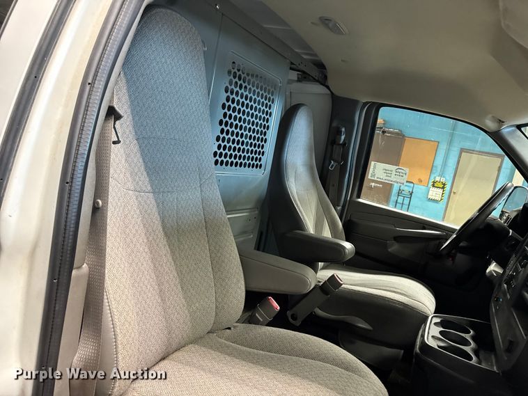 image for item EA2034 2013 GMC Savana G2500 van