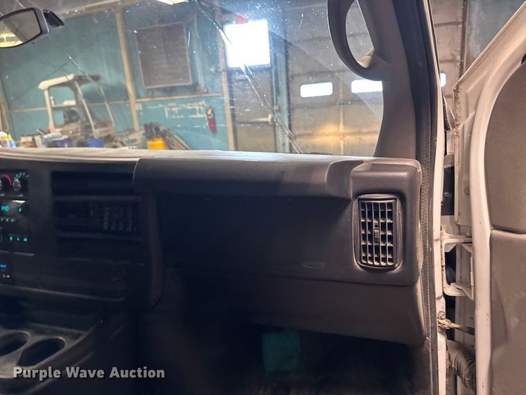 image for item EA2034 2013 GMC Savana G2500 van