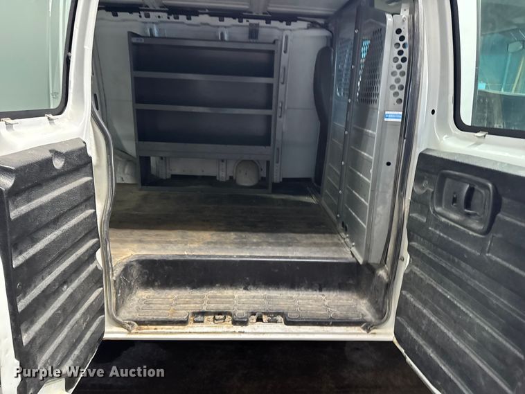 image for item EA2034 2013 GMC Savana G2500 van