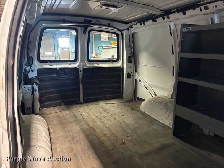 image for item EA2034 2013 GMC Savana G2500 van