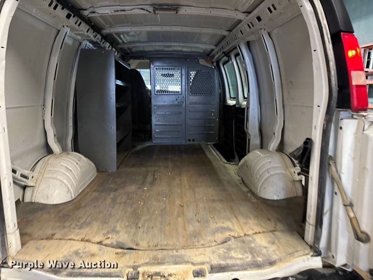 image for item EA2034 2013 GMC Savana G2500 van