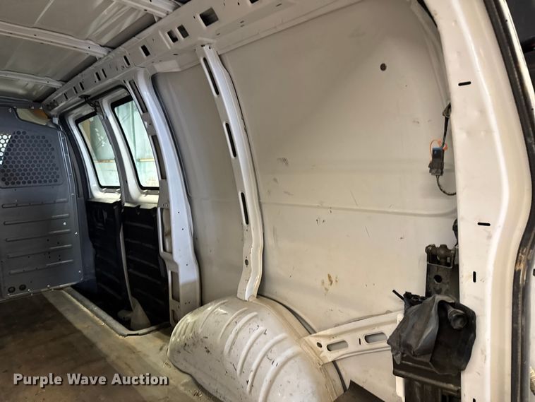 image for item EA2034 2013 GMC Savana G2500 van