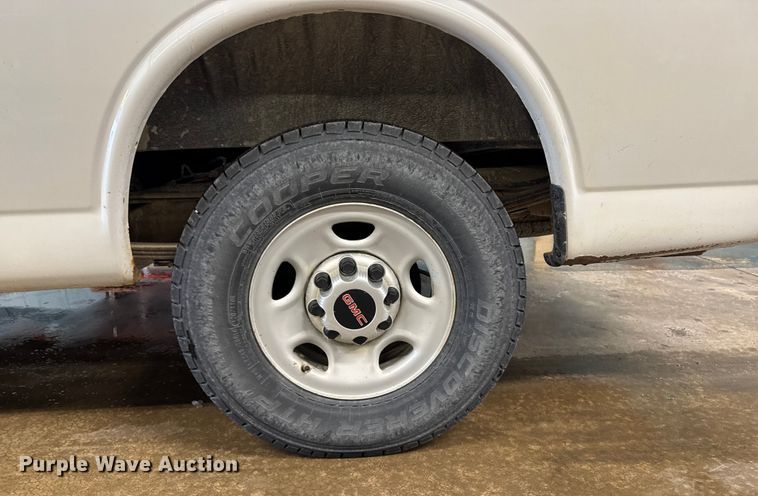 image for item EA2034 2013 GMC Savana G2500 van