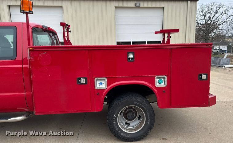 image for item EA2095 2015 Ford F350 Super Duty XL SuperCab utility bed pickup truck